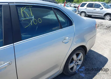 2008 Volkswagen Jetta Se/Sel from USA, damaged, VIN 3VWRZ71K58M044121